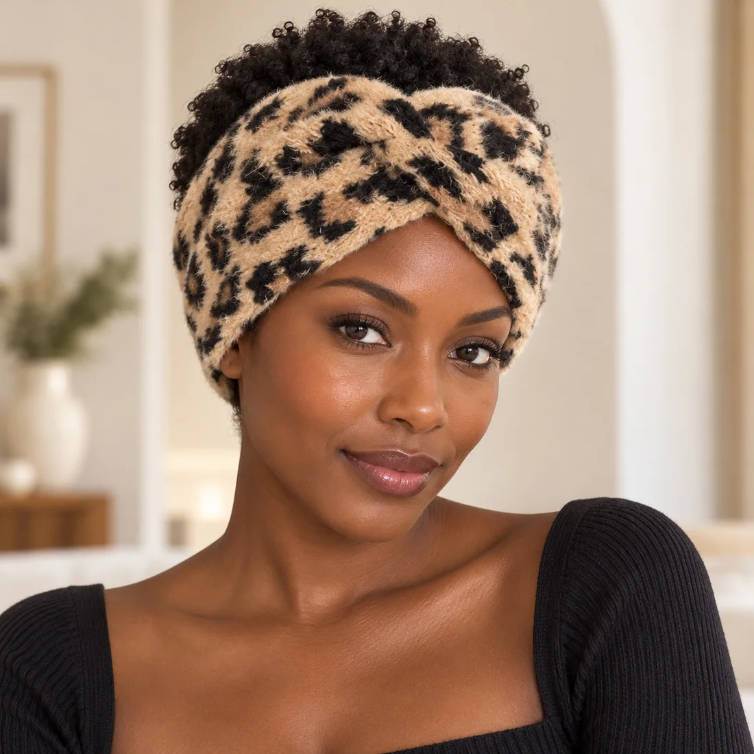 Bandeau léopard hiver croisé · porté par une femme